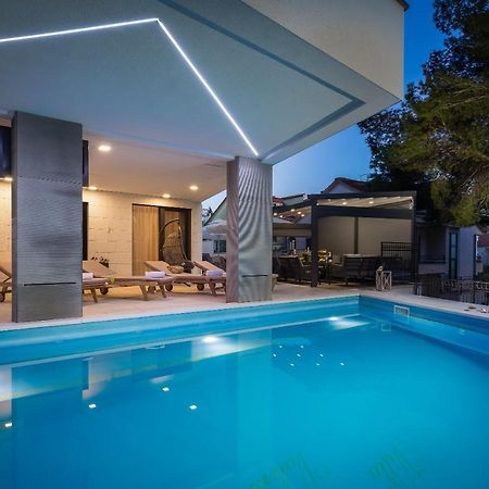 Beach Villa Valentina โตรกีร์ ภายนอก รูปภาพ