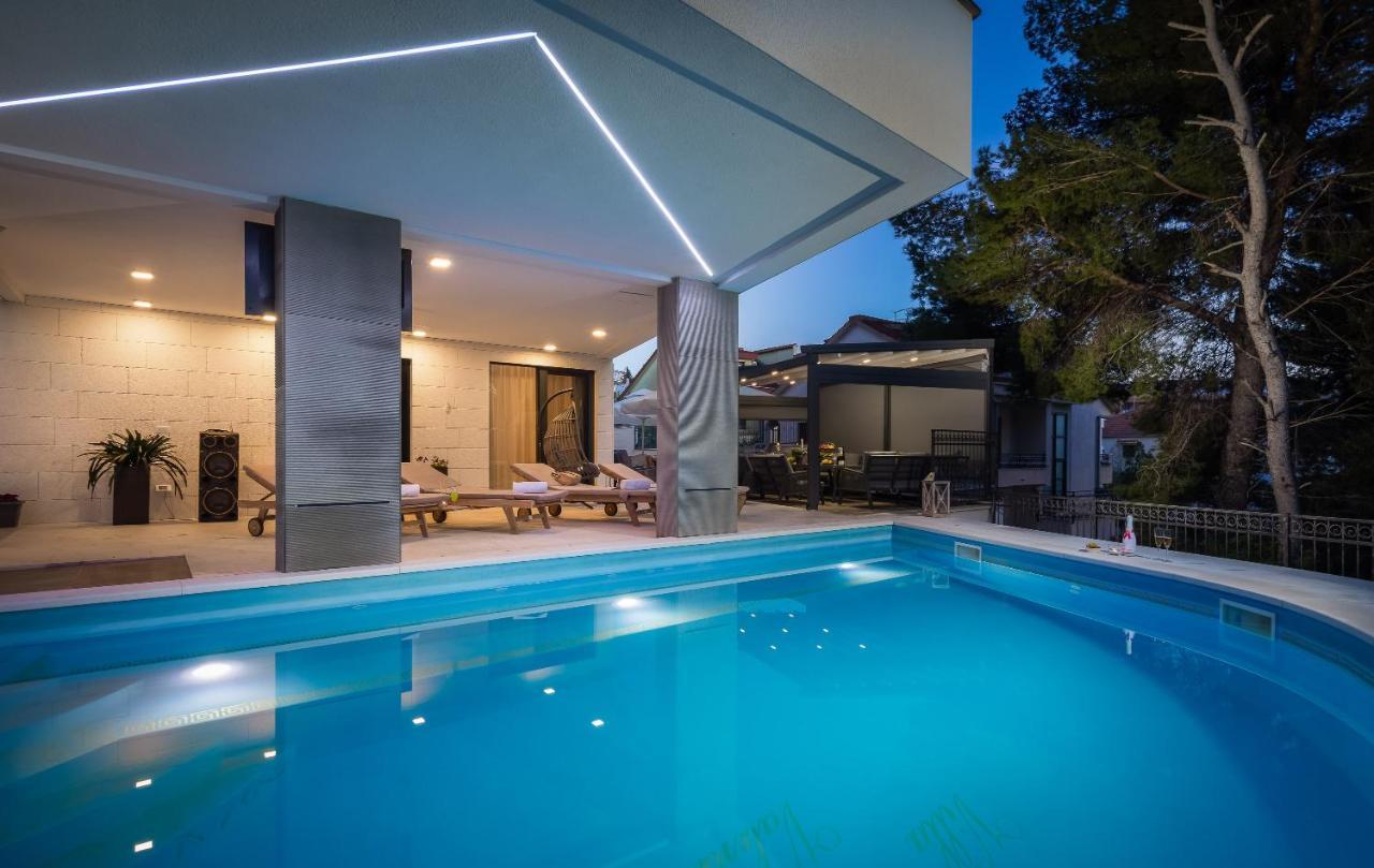 Beach Villa Valentina โตรกีร์ ภายนอก รูปภาพ